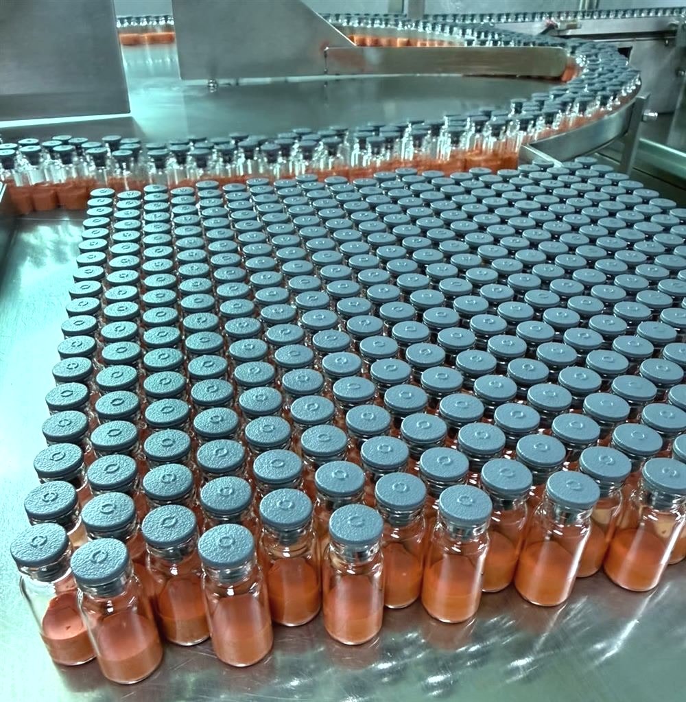 Cleanroom peptide laboratory and manufacturing support